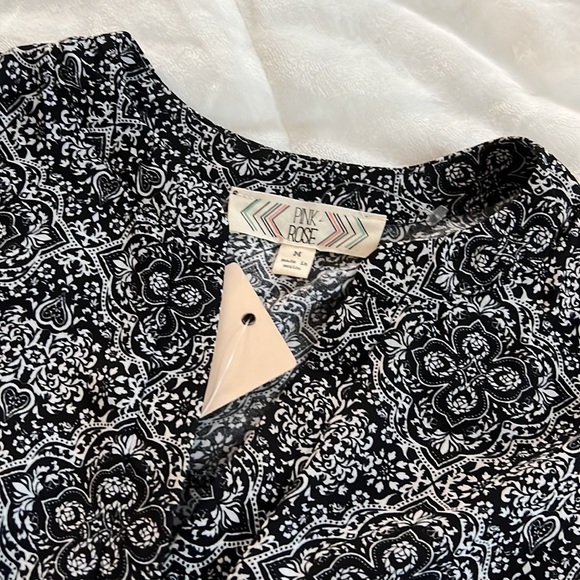 Cute top - Picture 2 of 2